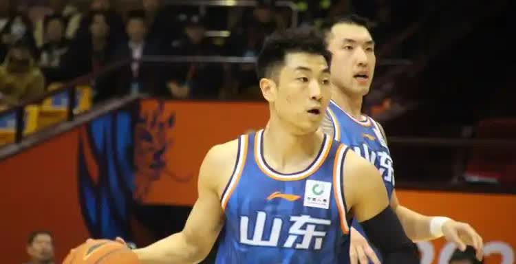 夏季联赛决赛山东对阵山西

8月30日晚7点半，山东男篮与山西争夺冠军，球迷