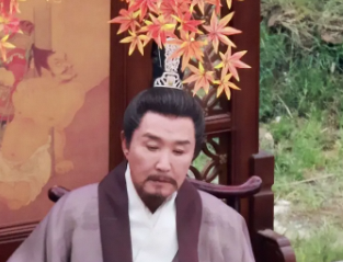 吴刚拍<良陈美锦>被热懵 此沙小风扇消暑形成反差