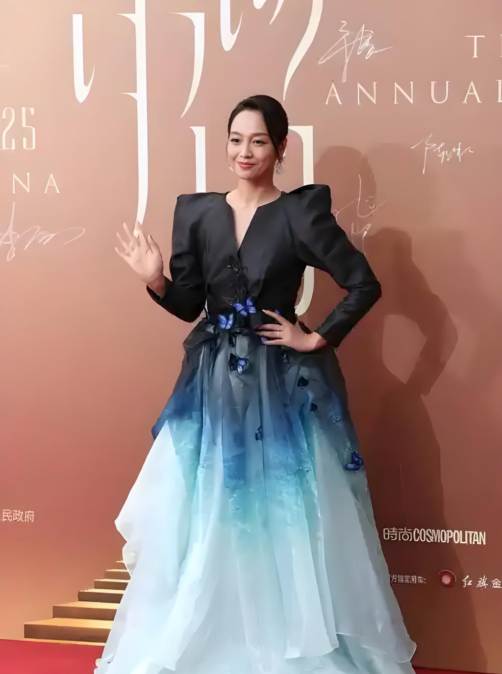 朱丹时隔6年，再次拿起话筒，担任“COSMO时尚中国之夜盛典”的主持人——又一次