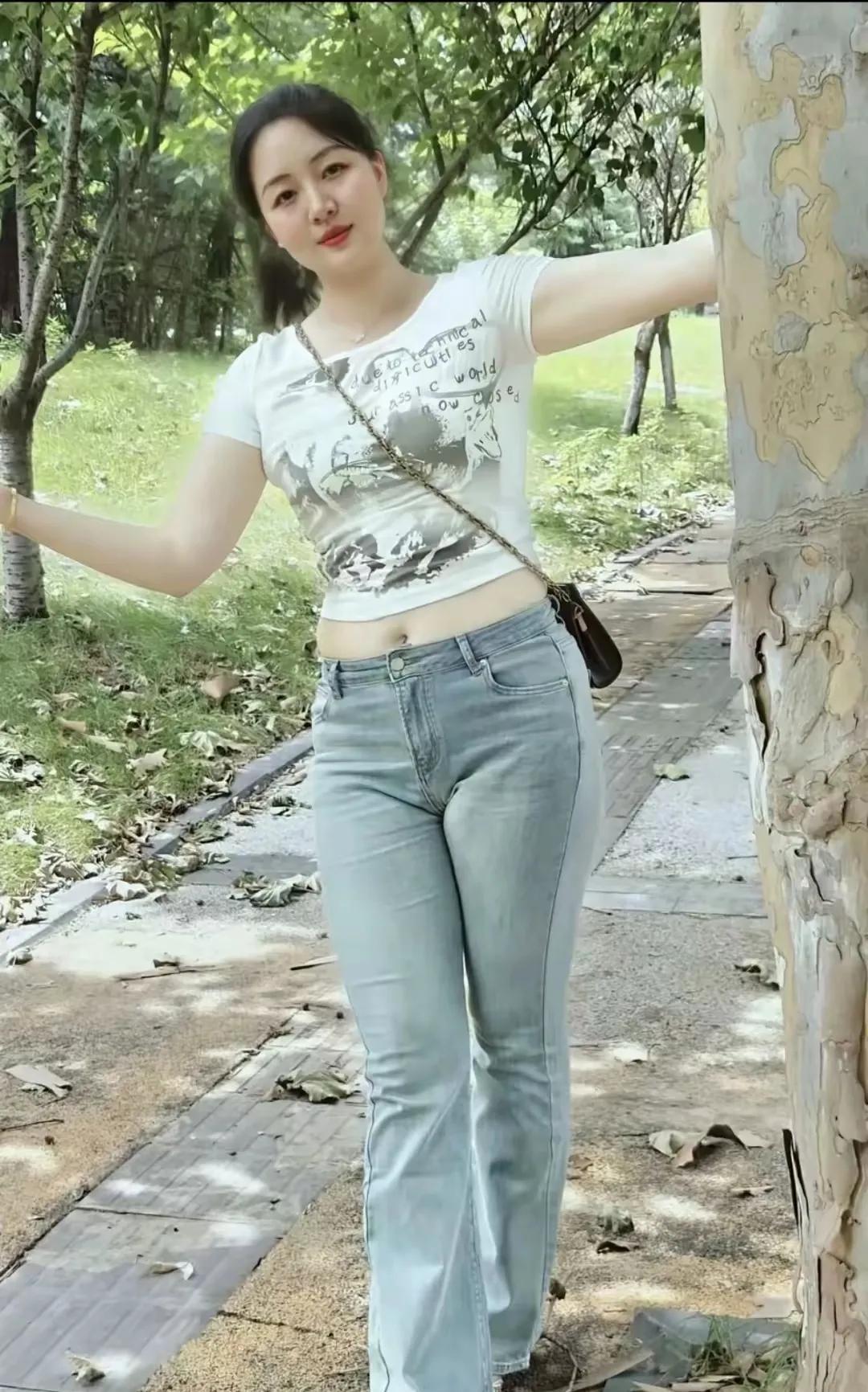 瘦不露骨，丰不垂腴，这样真实的女人，现在已然不多了。但我说了这么多，不知这棵大白