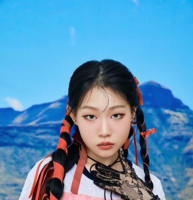 继上次小沈阳演唱会神秘嘉宾是她女儿
今天沈佳润又亮相了
没想到的是，这次不是