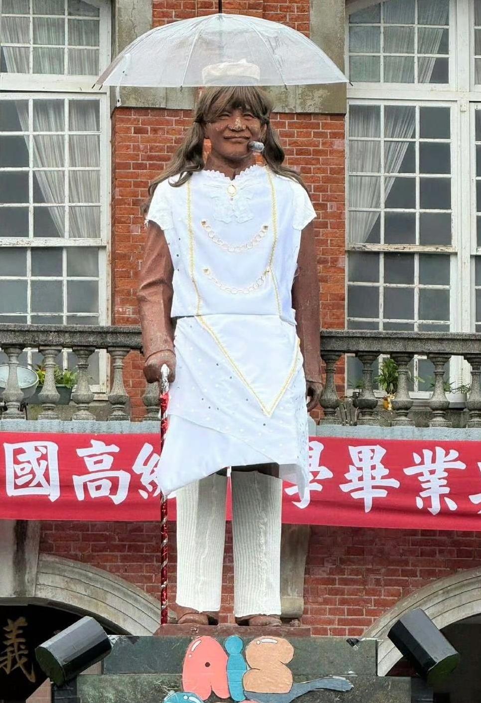 这就NM过于离谱了…这都是啥啊？[捂脸]
有时候觉得过度娱乐化去解构不是啥好事，