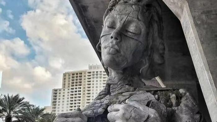 凝固的瞬间：用混凝土讲述未完的故事