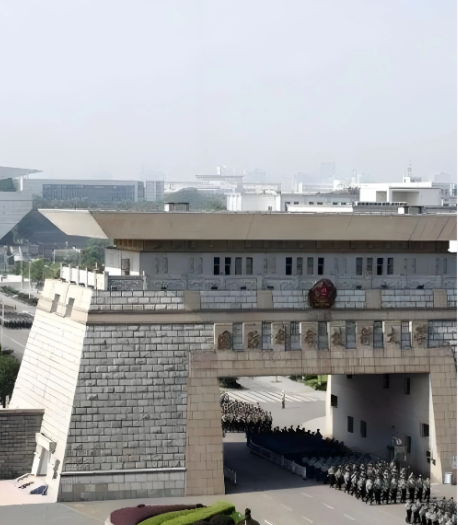 各大军种最强的三所军校：

1、陆军：
陆军工程大学，位于南京
陆军指挥学院，位
