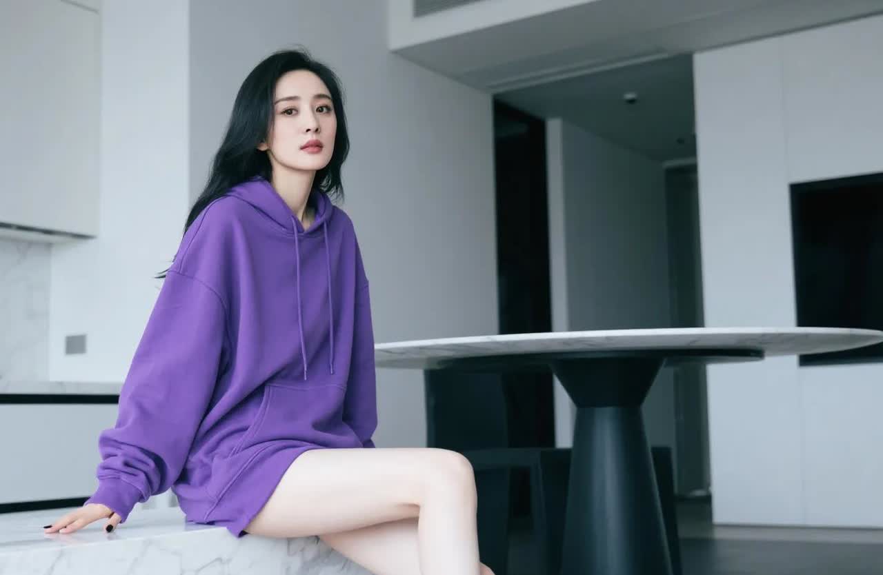 杨幂做你的女朋友，你会愿意吗？

我相信这个简直就是送分题，我先来回答“我愿