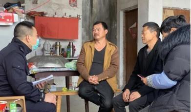 2003年，1个失忆流浪汉，被一对夫妻收留，同吃同住生活了17年。谁料，这天，流