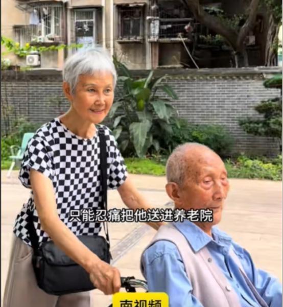 近日，四川南充，78岁的女儿把104岁的父亲送到养老院，女儿流着着眼泪，愧疚的说