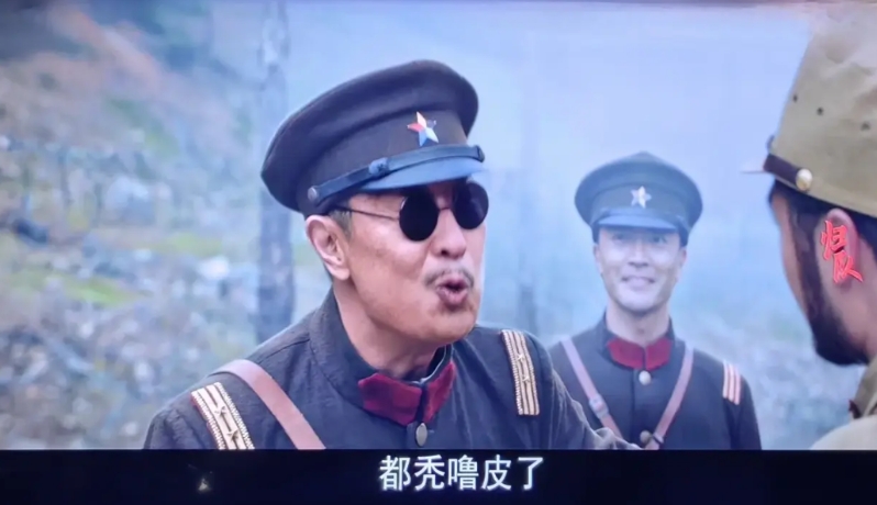 本来很沉重很严肃的题材，演员林永健一出现，画面莫名就有了喜感。

在电视剧《归队