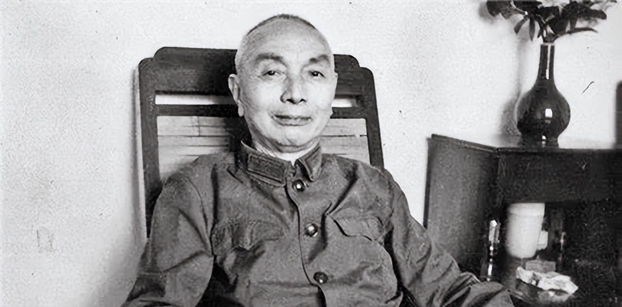 1981年5月7日，杜聿明因肾衰竭住院，郭汝瑰前去探望，突然杜聿明抓住郭汝瑰的手