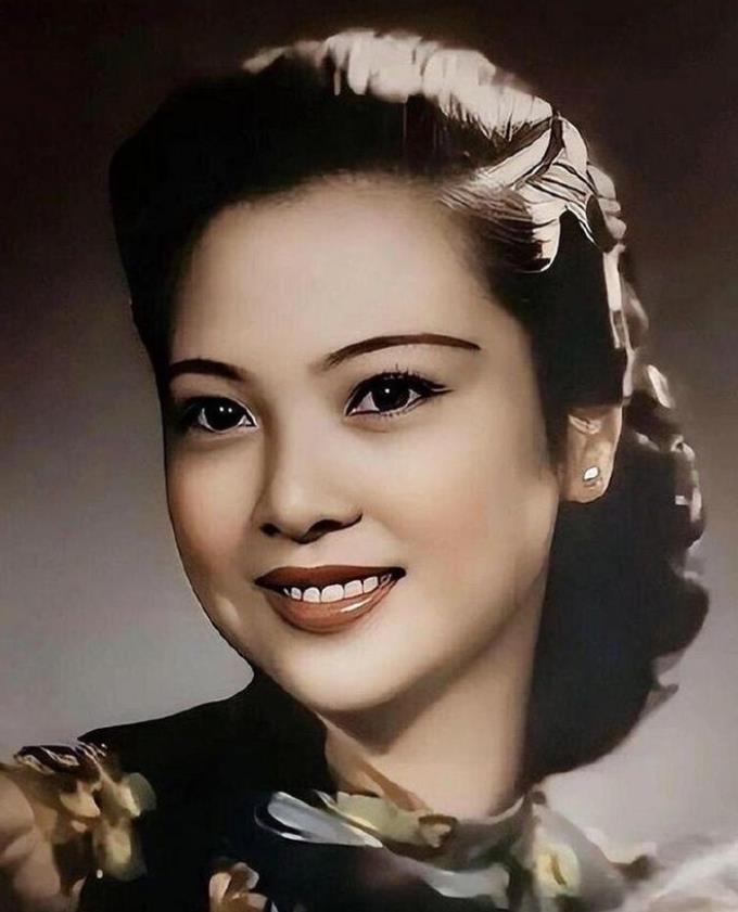 1956年，毛人凤突然暴毙在台北家中，几天后，他的妻子向影心，没等丧期结束，提着
