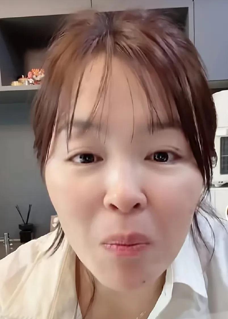 大敏就料到，公公每次要化妆品染发剂，都是给那女人要的。果然是猜对了。
就冲这大敏