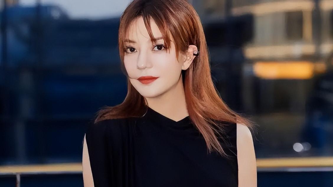 赵薇：往昔辉煌与当下境遇