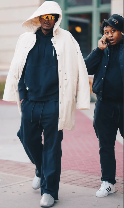 NBA常规赛，森林狼将客场挑战爵士。
森林狼官媒更新了动态，晒出一组照片与球迷分