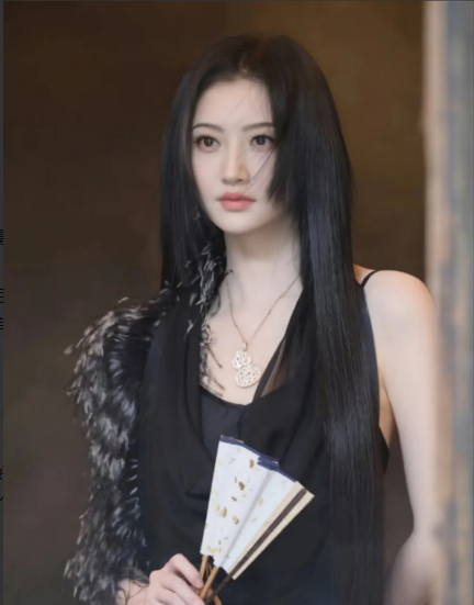 一觉醒来，
追过《司藤》的人天又亮了，
《龙骨焚箱》由李木戈与张彬彬、景甜的原班