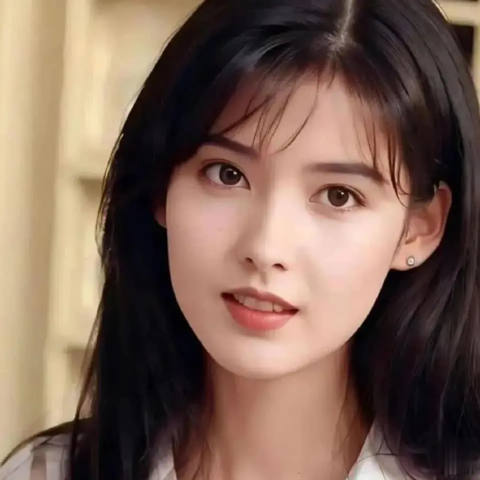 周慧敏和莫妮卡贝鲁奇，谁颜值更符合你的审美？


