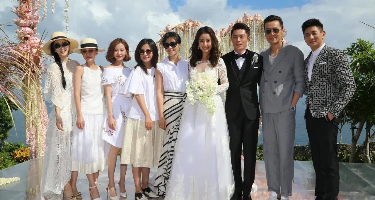 林心如霍建华的婚礼合照，那含金量堪称“王炸”级别。照片中，新娘林心如身披白纱，优