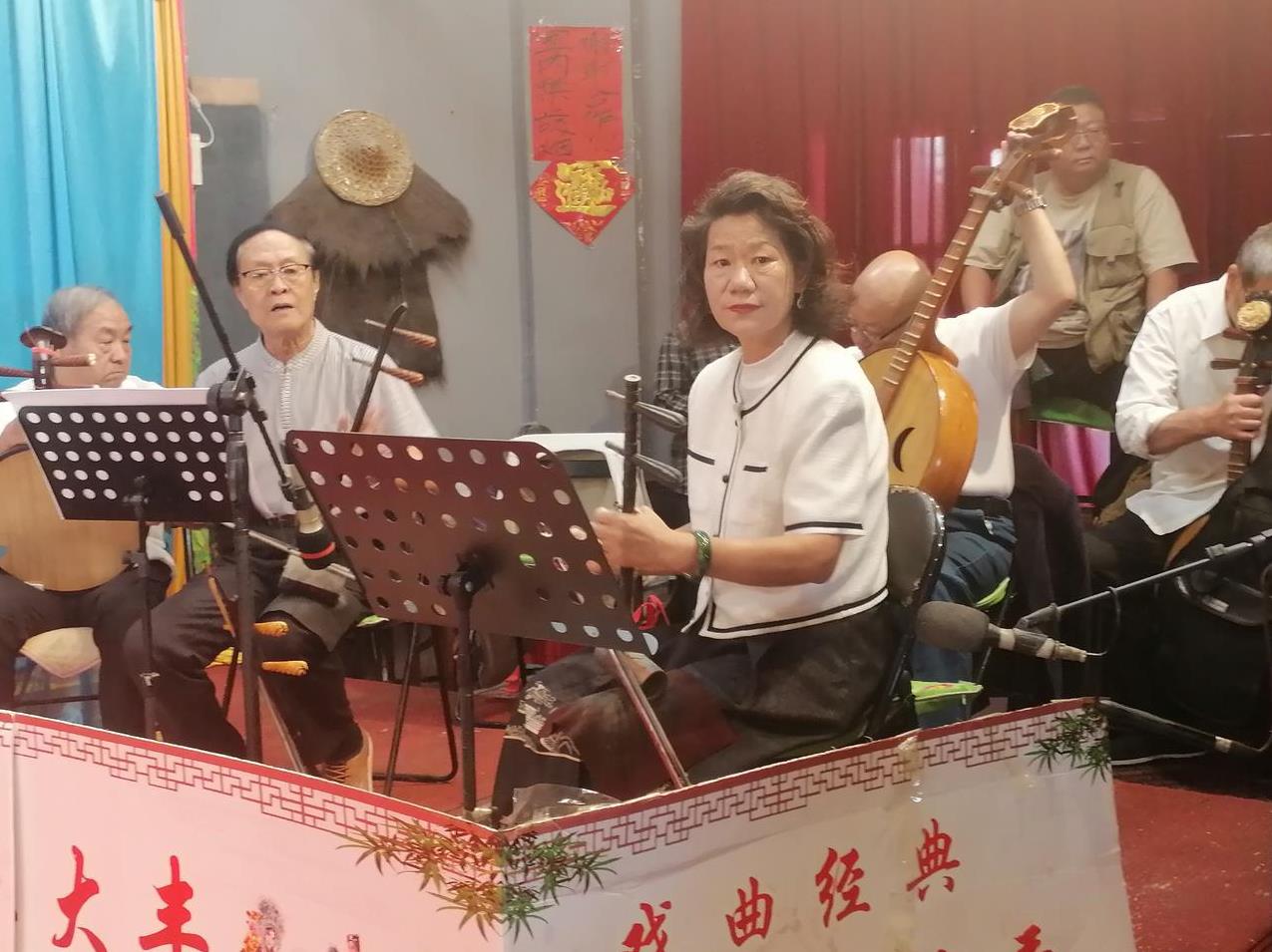 【因为京剧，学会了抖音直播】
坐标，天津红桥区登发装饰城，大丰茶楼。
乐队，天津