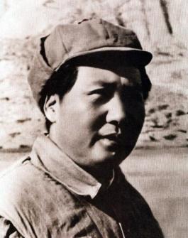 1948年，毛主席乘车赶往西柏坡，路过一个村庄的时候，被一阵阵哭声吸引了注意，原