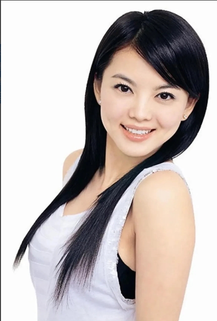 李湘的前前任在直播间隔空表态，信誓旦旦否认家暴李湘，还肉麻地喊着“湘湘”深情表白
