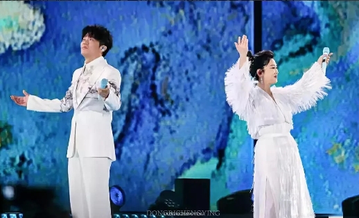 大家发现没，

曾毅有个过人之处，

值得娱乐圈所有明星学习，那就是他挺懂得藏拙