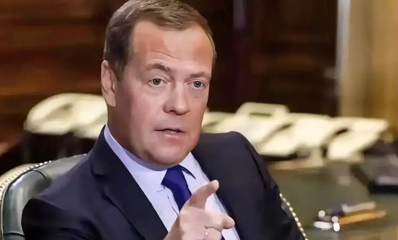 举国出动，就剩下老哥自己一个人了

​看来这位才是俄罗斯真正的镇国神器

​今天