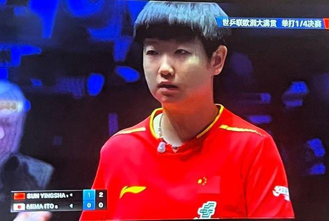 孙颖莎气定神闲，
伊藤美诚心急无奈！
孙颖莎看伊藤美诚的眼神，
都有点不忍心打了