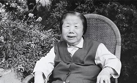 1992年邓颖超去世后，她的秘书赵炜向中央提出了四个要求，然而中央回应称：“即便