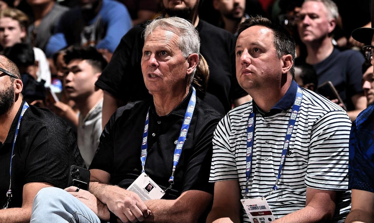 爵士总经理安吉真是狮子大张口啊！
今日，据美记Jake 报道，在潜在的马尔卡宁交