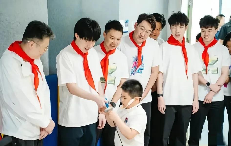 这次乒超，我站队山东魏桥。山东魏桥俱乐部在开赛前领着王楚钦，梁靖昆，林昀儒和黄友