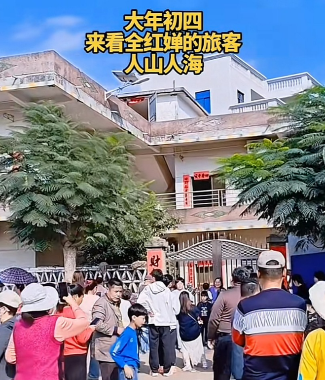 新疆的朋友太搞笑了，一家人到全红婵老家旅游，顺便去人家门口打个卡。

大年初四阳