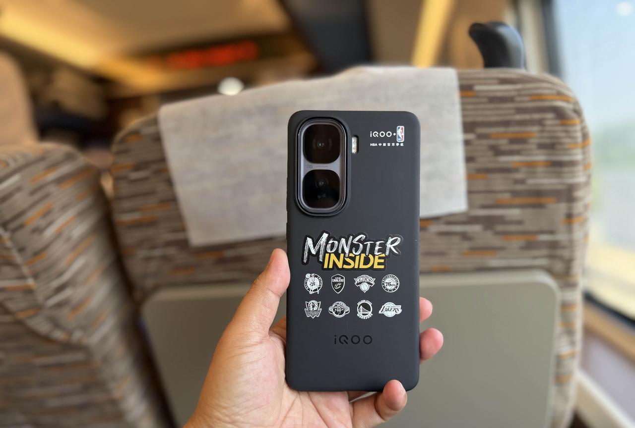 平时手机不喜欢带壳，这次给iQOO Neo10 Pro+找了NBA联名的手机壳，