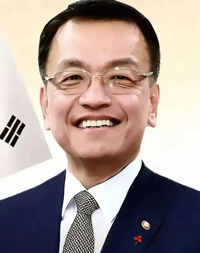 快刀斩乱麻？在野党李在明们一分钟都等不及，弹劾代理总统崔相穆，要和宪法法院打时间