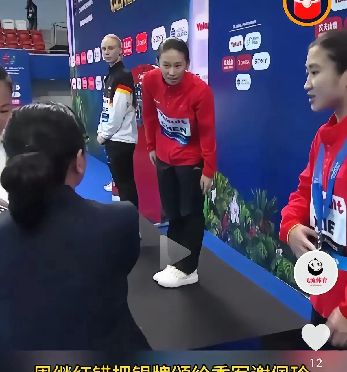 肥水不流外人田，自己家的孩子怎么看怎么顺眼！国家跳水队总教练周继红作为新加坡游泳
