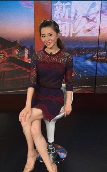 王优嘉出生于上海，2001年毕业于上海戏剧学院电视艺术系。她主持经验丰富，从早期