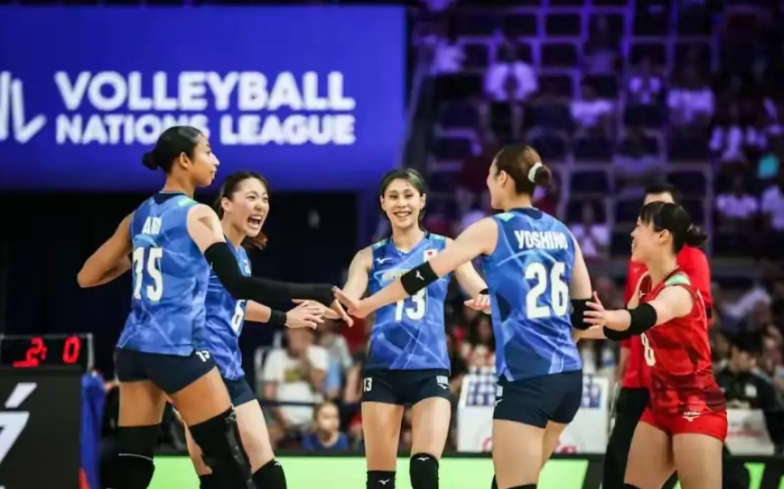土耳其女排丢人丢大了，在四分之一决赛中，2:3负于日本女排，无缘四强。
分站赛，