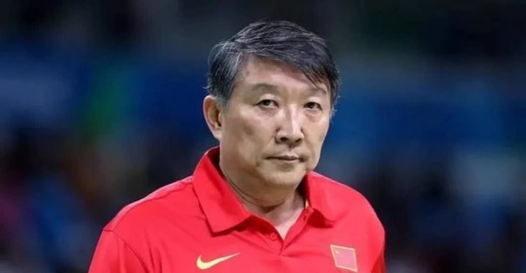看了宫鲁鸣十大身份，谁敢说他不行？

1，前国家队主力运动员
2，原中国篮