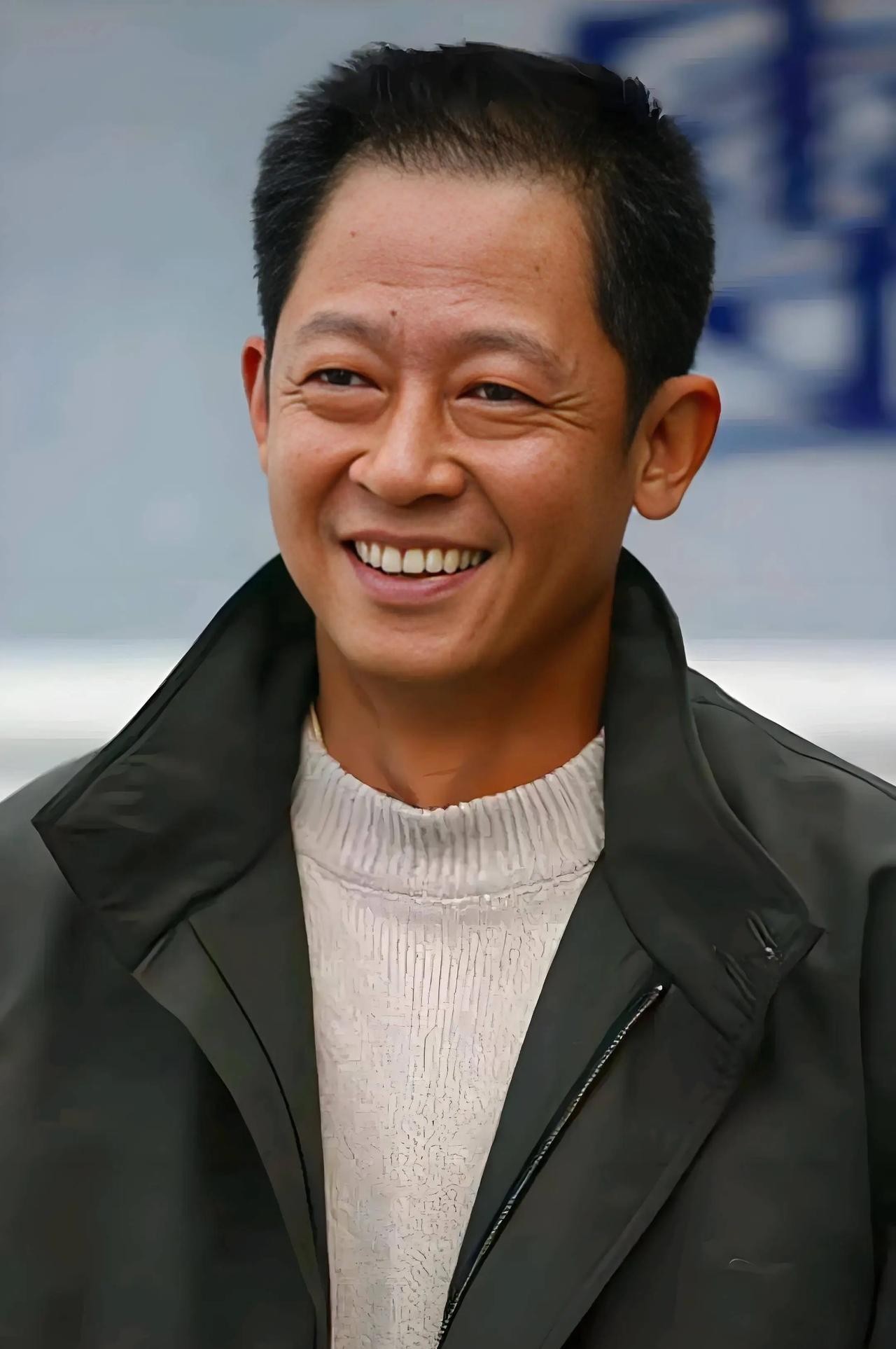 王志文说：“只要你分清了什么是值得和不值得，你就不会轻易被激怒。当对方的人和事配