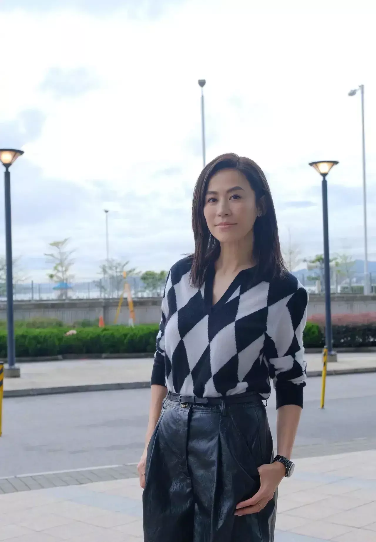 宣萱50多岁有这状态不得了，真人巨漂亮！