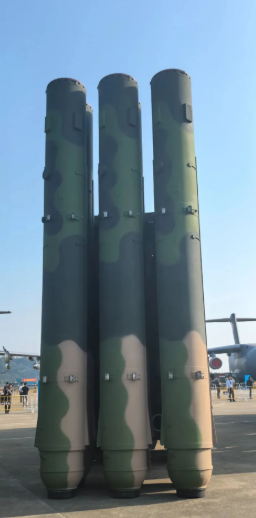 国产新型陆基防空导弹想象图，弹体十分硕大，反导反卫星都不在话下！前些日子，一款全