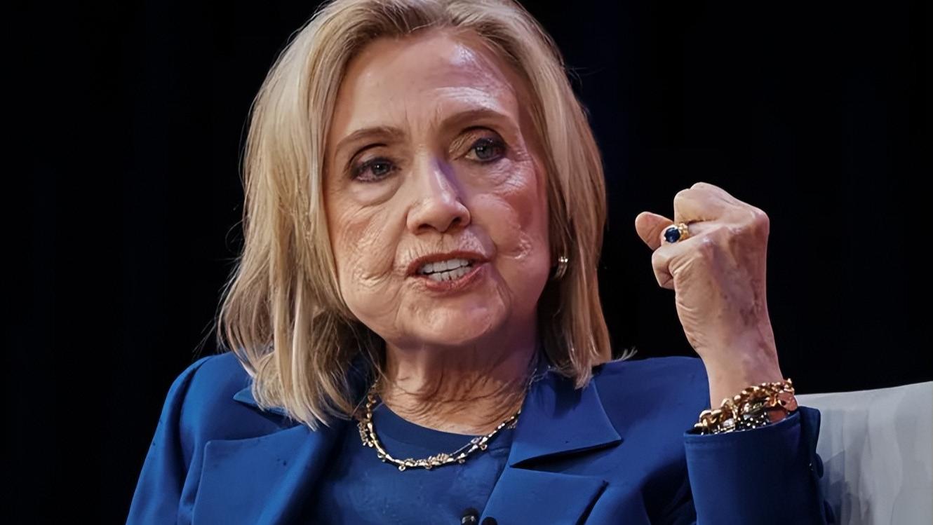 美国前国务卿希拉里首次在美国国会作证：“坚称与爱泼斯坦无关，应传唤特朗普！”引发热议！