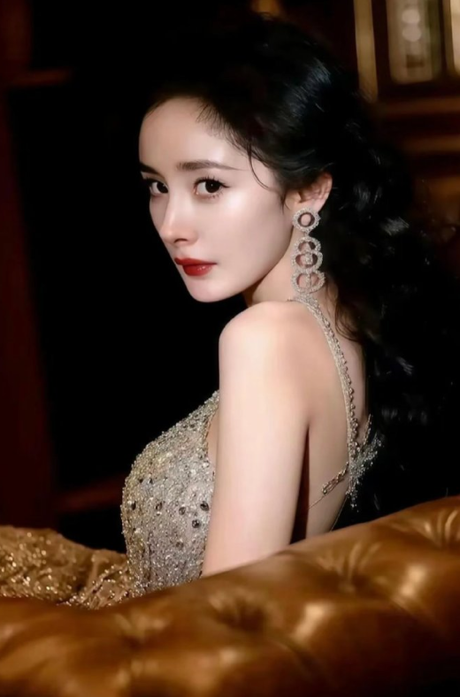 玩梗还得是咱们幂姐啊，新的一岁继续走花路，愿事业更上一层楼，给我们带来更多优质作
