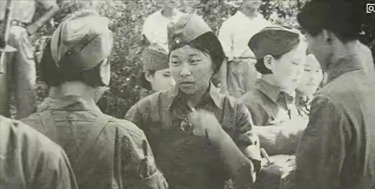 在二战的战火中，有一群日本女性兵员，她们的命运并没有随着战争的结束而终结。
19