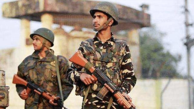 就在昨晚，两大邻国大打出手？中国武器将上战场，印航母都出来了