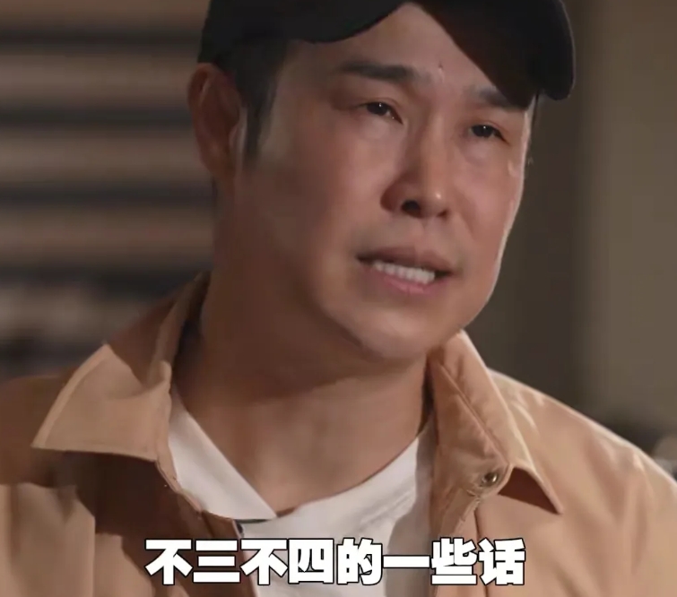 小沈阳说自己唱二人转的时候，曾经也跟观众翻过脸，小沈阳说“我跟我媳妇都是卖力气的