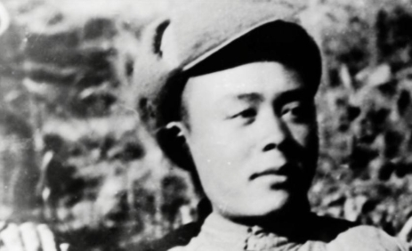 1952年，上甘岭战役中，美军正在发起进攻，唐章洪突然尿急，他竟尿在迫击炮上，谁