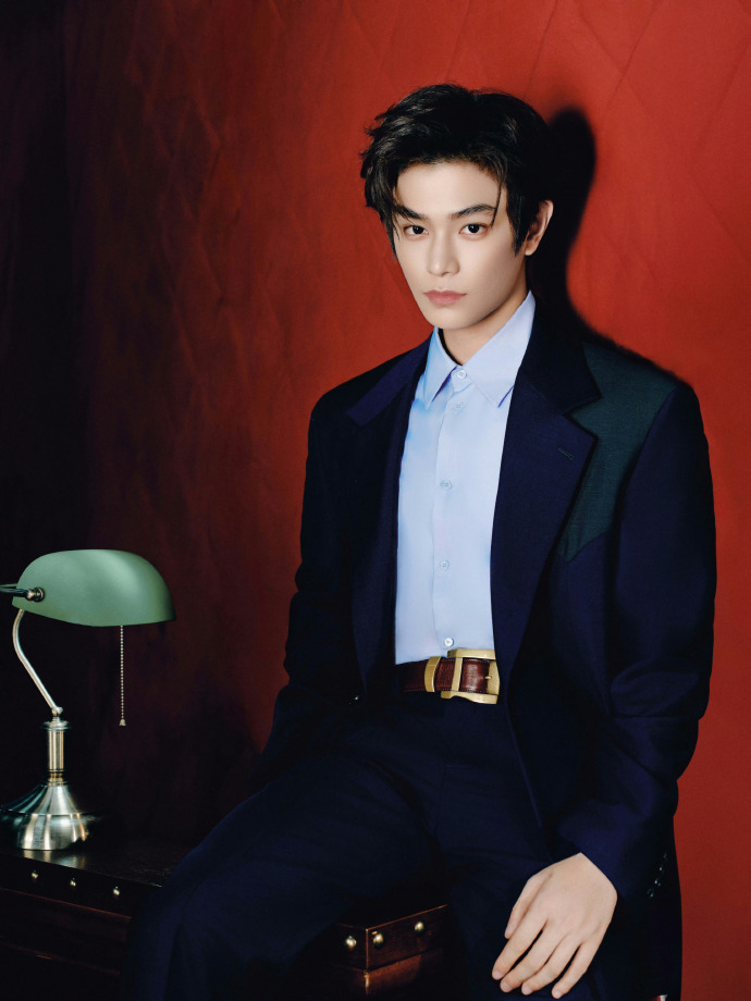 丁禹兮携手明天爱心基金驰援香港
一切平安