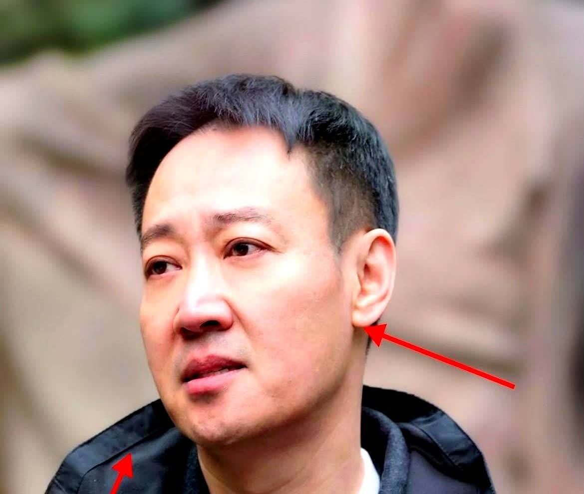 凌晨2点，辛柏青更新了微博！！！
最近总是不自觉往墙上摸开关开灯这事可太戳人了
