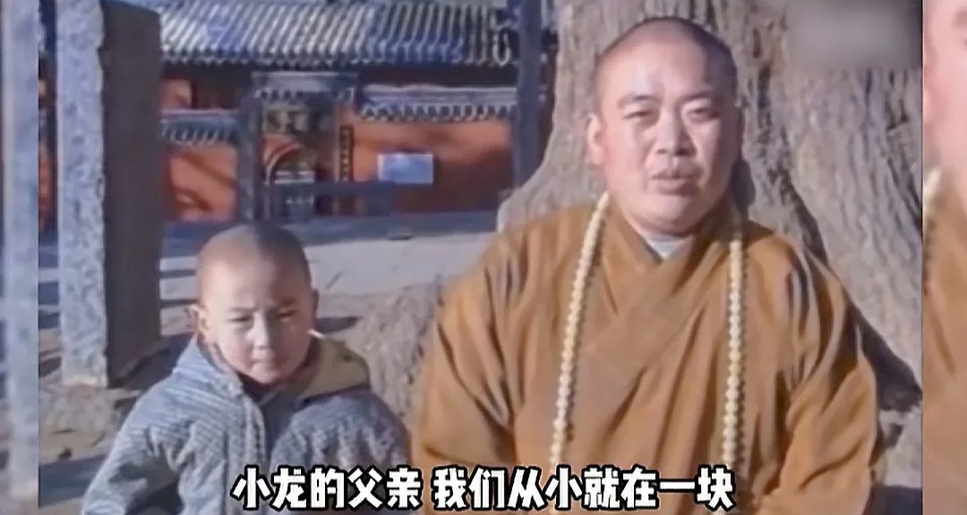 现在网上还能找到释小龙拜师释永信的视频，以及他教释小龙功夫的视频。
至于释永信为