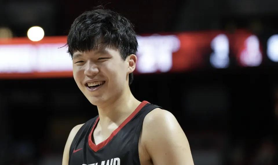 塌房了！顶级媒体人曝光周琦逃离NBA内幕，杨瀚森新动态引争议
这个夏天杨瀚森成功
