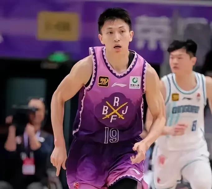 刘晓宇拒绝退役，加盟宁波
刘晓宇在CBA也算高龄球员，出生在吉林，和北京控股合同